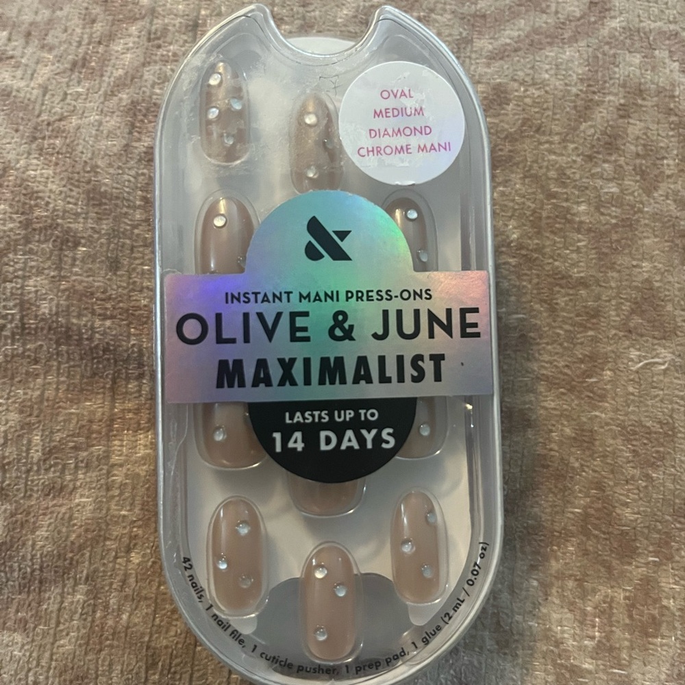 *5/$30* Olive & June Maximalist Press-On Nails